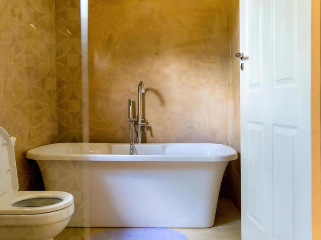 The Shrub Lodge Victoria Falls Room photo