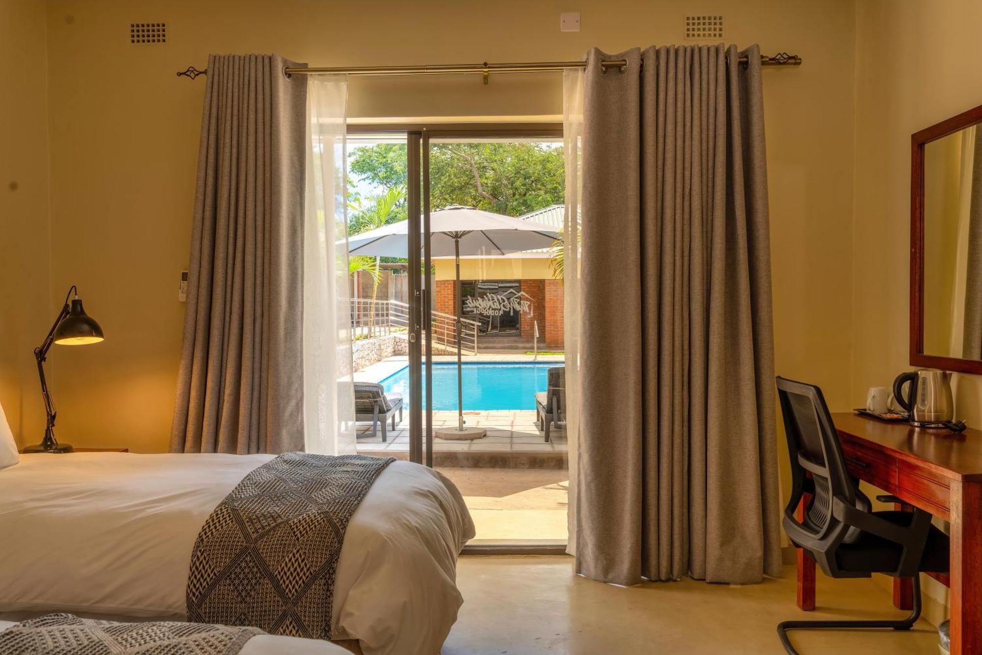 The Shrub Lodge Victoria Falls Exterior photo